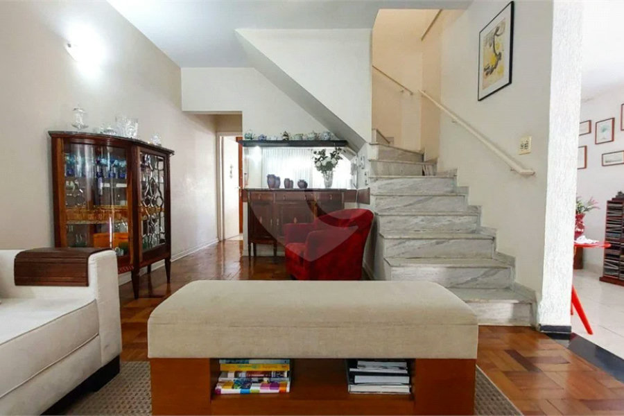 Casa à venda com 3 quartos, sendo 1 suíte,  em Vila Paulista, São Paulo, SP