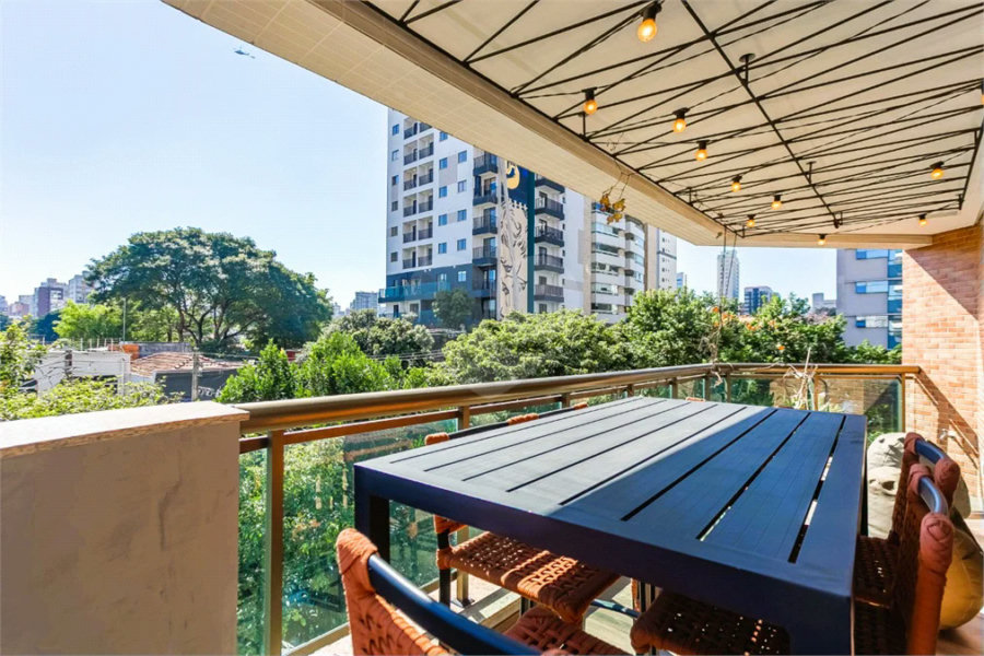 Vila Clementino - Apartamento reformado | 186 m² | 3 suítes | 3 vagas livres