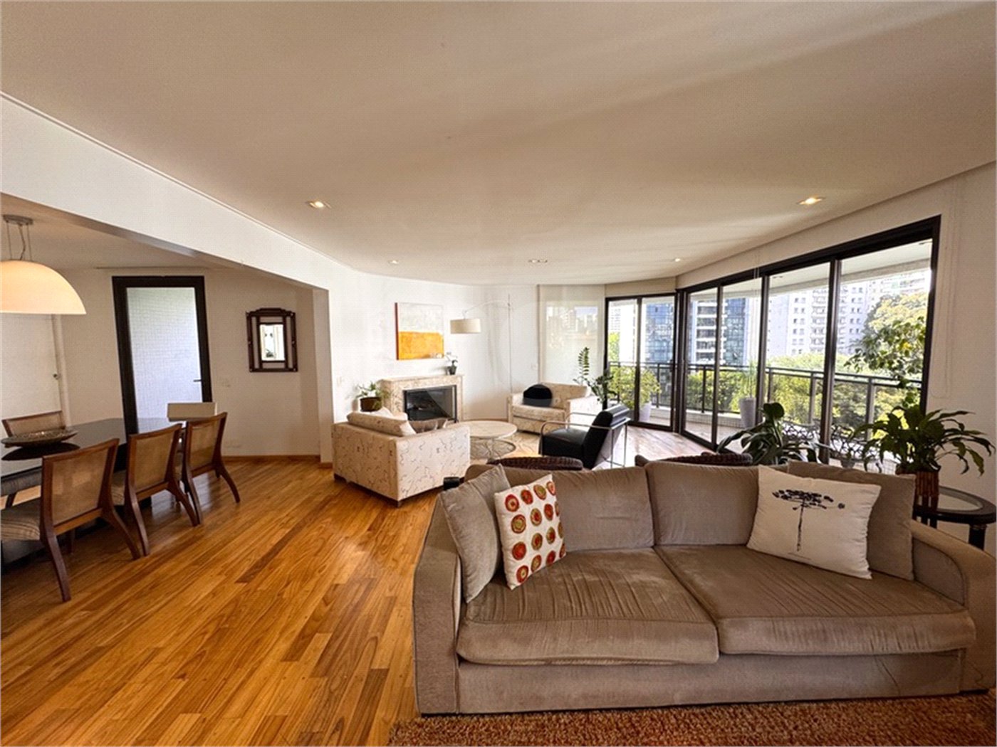 Higienópolis: Apartamento de 350 m2, 4 suítes, 5 vagas.