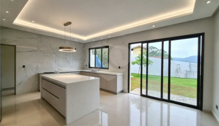 Casa à venda com 4 quartos, sendo 2 suítes,  no condomínio Alpes da Cantareira, Mairiporã - SP