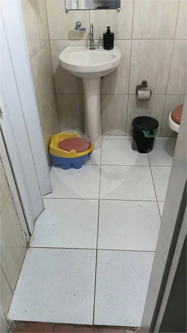 IMÓVEL COM SOBRADO + OUTRA CASA NO TERRENO, ÓTIMA PARA RENDA OU FAMÍLIA GRANDE
