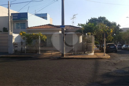Casa térrea para venda em Araraquara/SP.