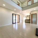 Indaiatuba - Condomínio Milano - Sobrado - 350 m² de terreno - 240 m² de área construída - 4 vagas de garagem, sendo 2 cobertas - Salas de estar e jantar integradas - 3 suítes com closet e varanda no pavimento superior - Escritório no térreo - Espaço gourmet com churrasqueira - Banheiro externo