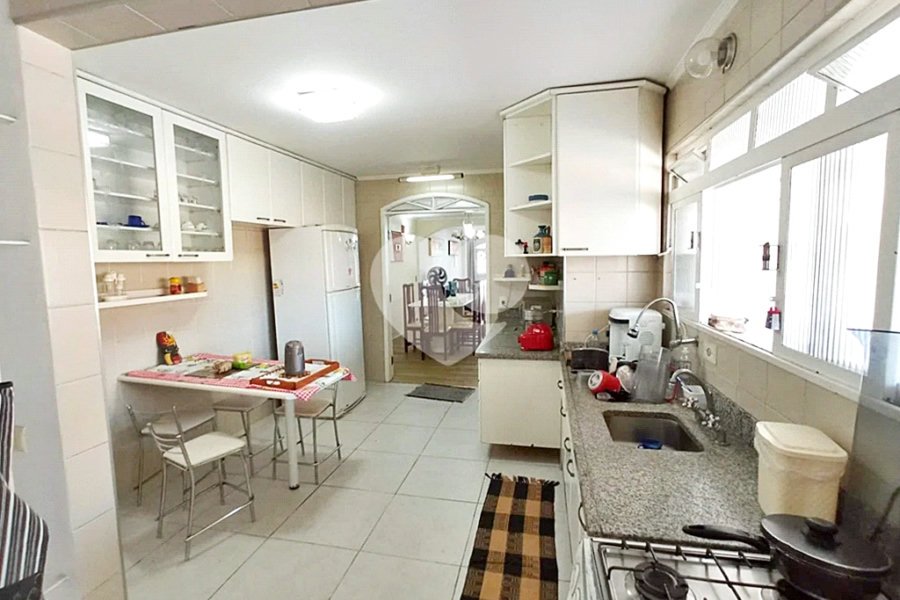 Casa Santa Teresinha | 4 Suítes | 280m² | 3 Vagas | Excelente Localização