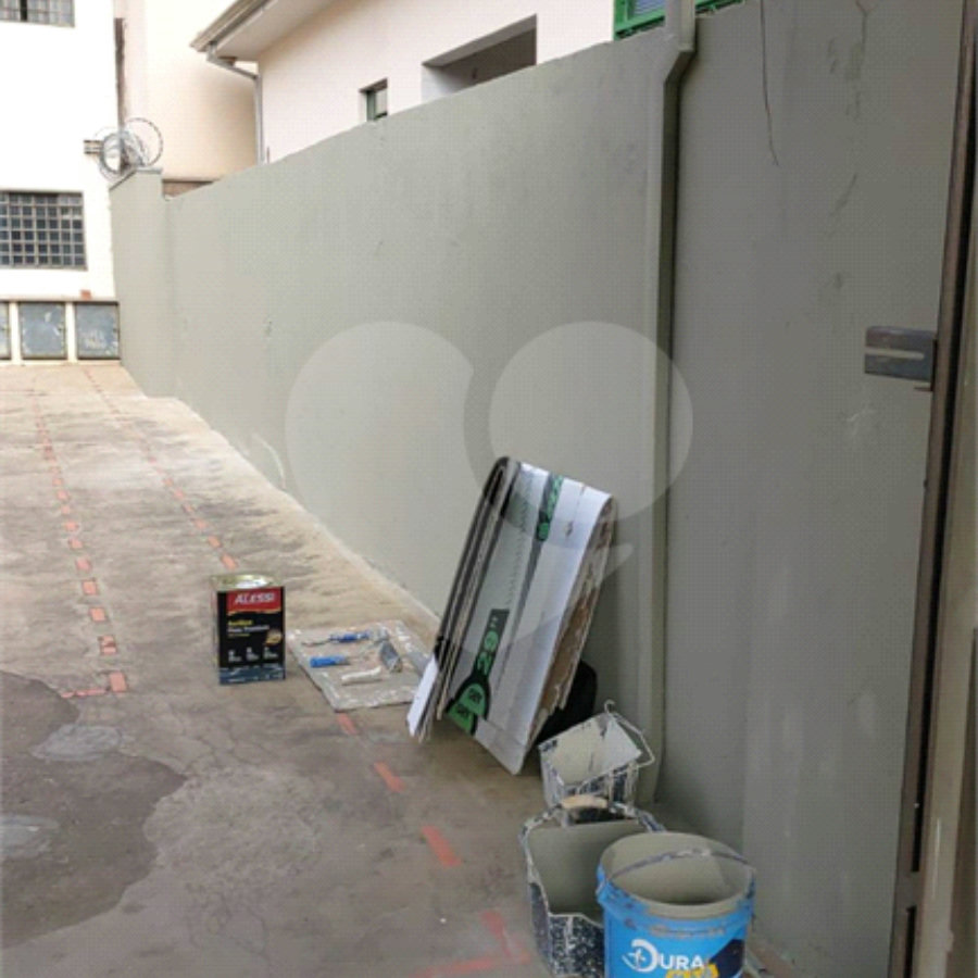 Prédio para venda com 6 kitnets.
