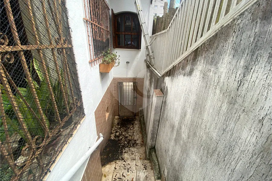 Terreno 10 X 30m,ideal para construtor, com casa principal, mais 3 casas no mesmo terreno e gerando renda, em Perdizes - São Paulo