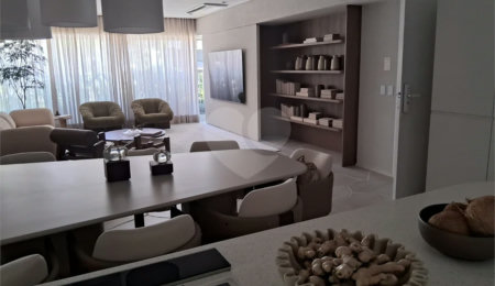 Apartamento à venda com 3 suítes em Moema, São Paulo, SP