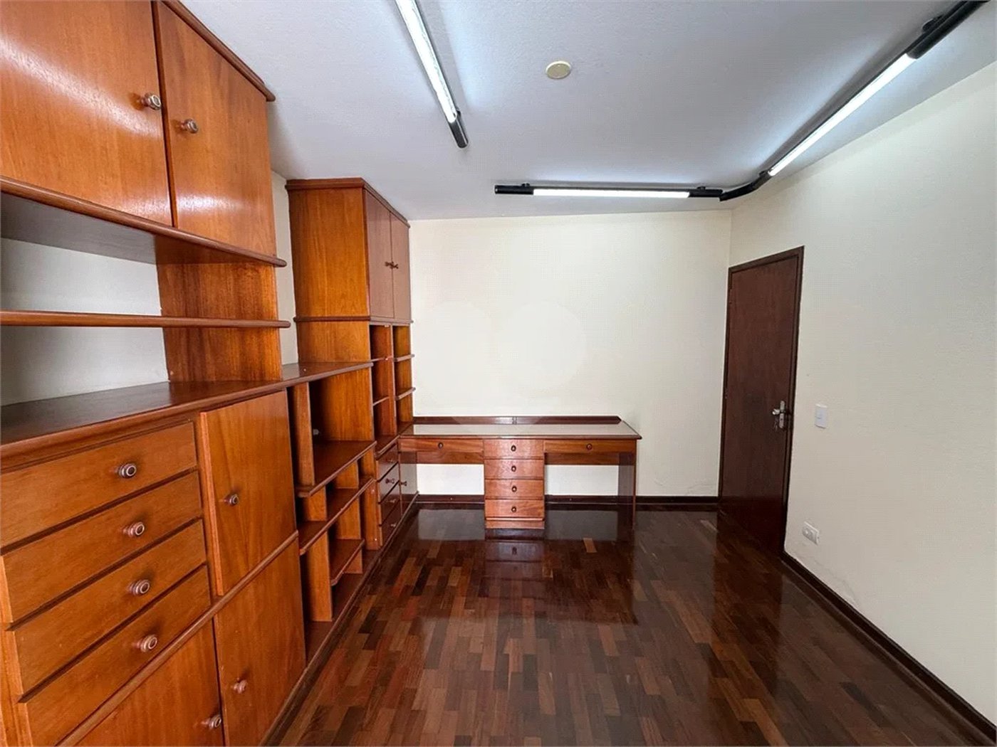 Excelente Casa de Esquina na Vila Monteiro – Oportunidade para Moradia ou Comércio