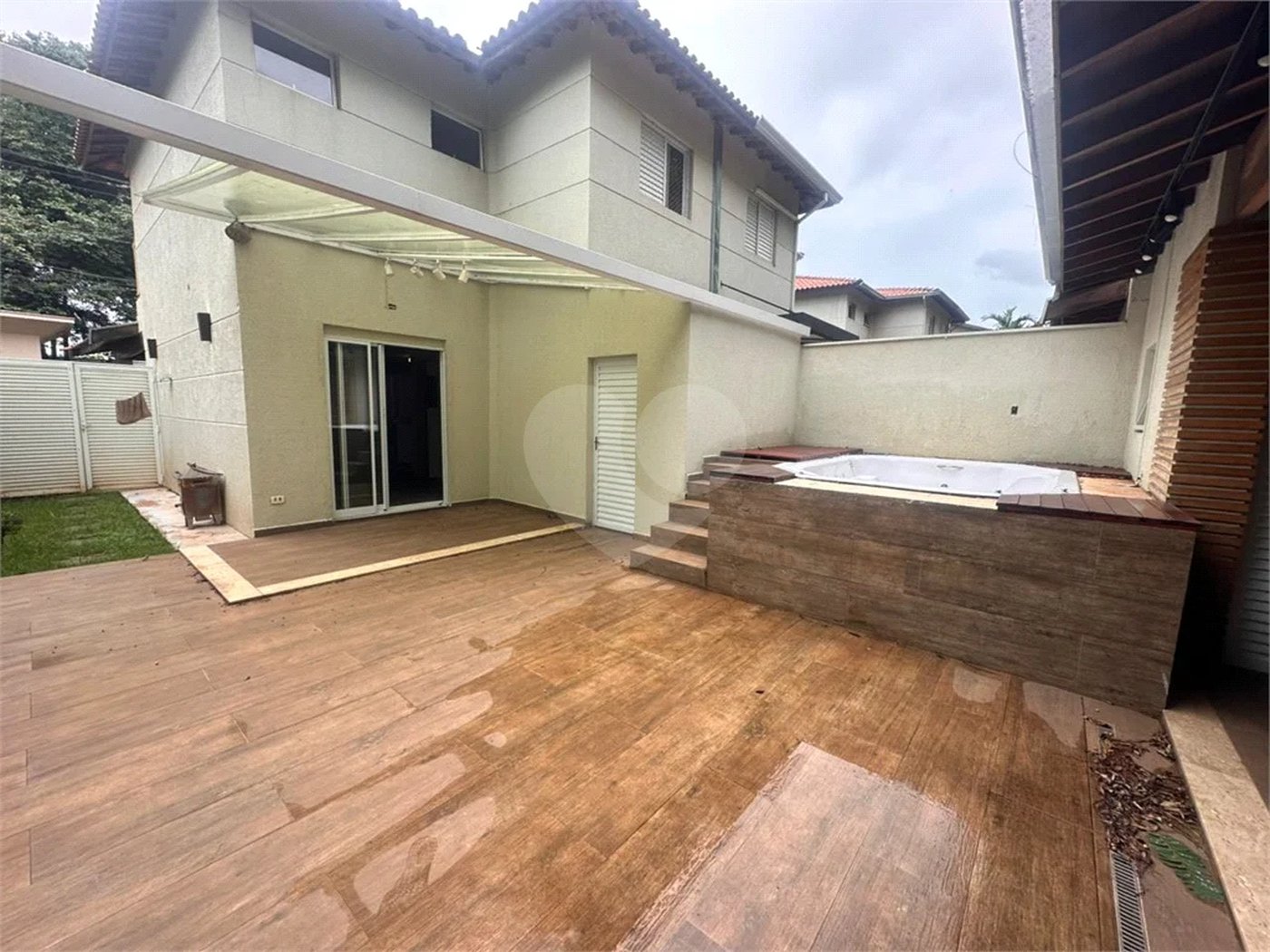 Casa de Condomínio com 3 Quartos e 2 banheiros à Venda, 311 m² por R$ 750.000