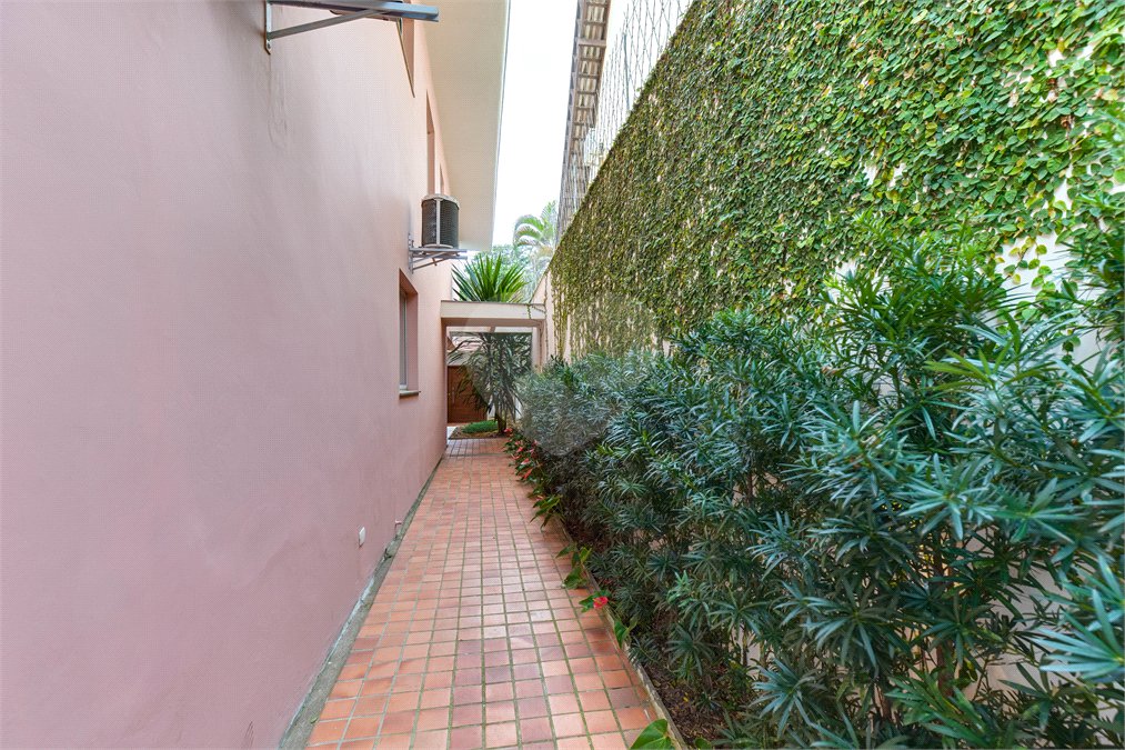 Casa à venda com 4 quartos, sendo 2 suítes,  em Alto da Boa Vista, São Paulo, SP