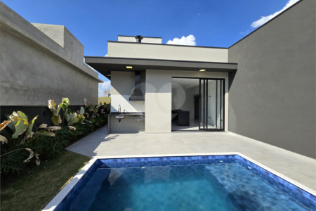 Maravilhosa Casa térrea em condomínio fechado no Portal Lamis, com 3 suítes, piscina privativa e persianas elétricas em excelente condomínio com salão de festas, piscina, quadras de tênis, beach tênis e campo de futebol. Vista cinematográfica da Pedra Grande.