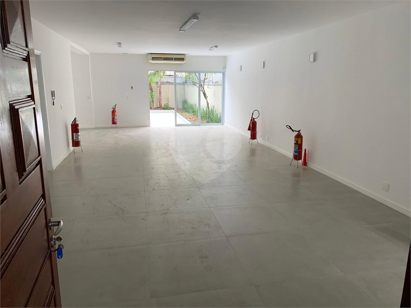 Casa Comercial na Vila Mariana, 400m², próximo metrô, 3 vagas, locação e venda