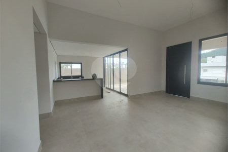 Casa exclusiva em Atibaia de alto padrão com 3 suítes, piscina, espaço gourmet, condomínio fechado, aceita financiamento