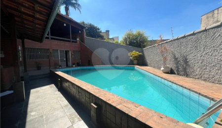 Casa à venda com 3 quartos, sendo 1 suíte,  em Jardim Paris, São Paulo, SP