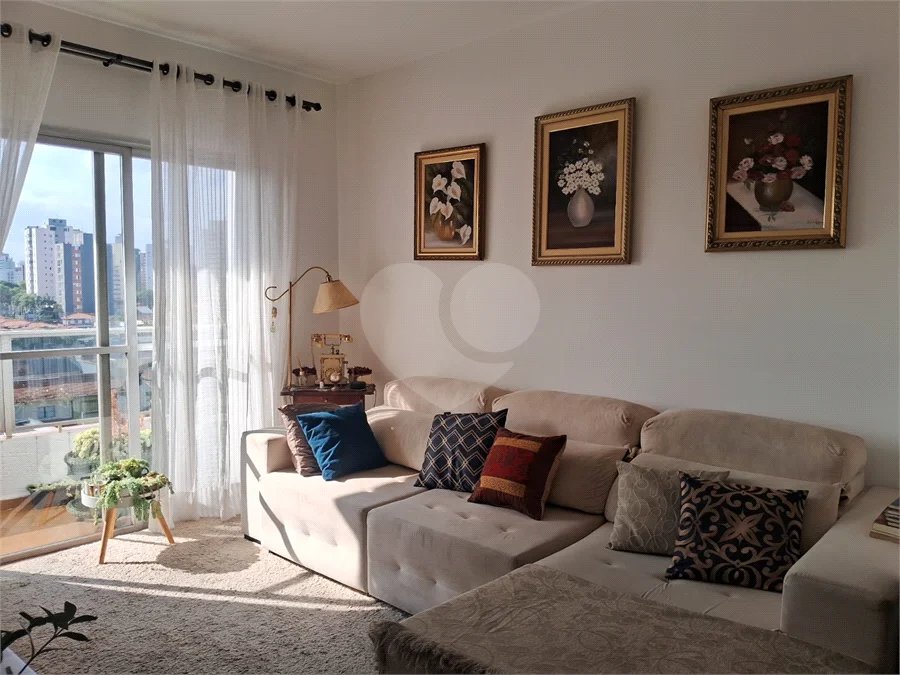 Prédio com portaria 24 horas, e lazer. Apartamento com 3 dormitórios, uma suíte, 2 vagas de garagem