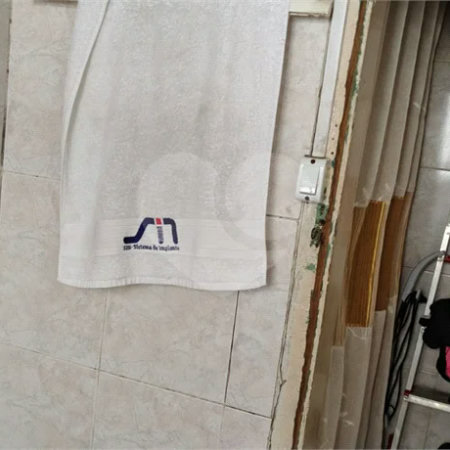 Casa com 150m² , 1 dormitório , 1 vaga de garagem , precisando de reforma , `venda na Penha.