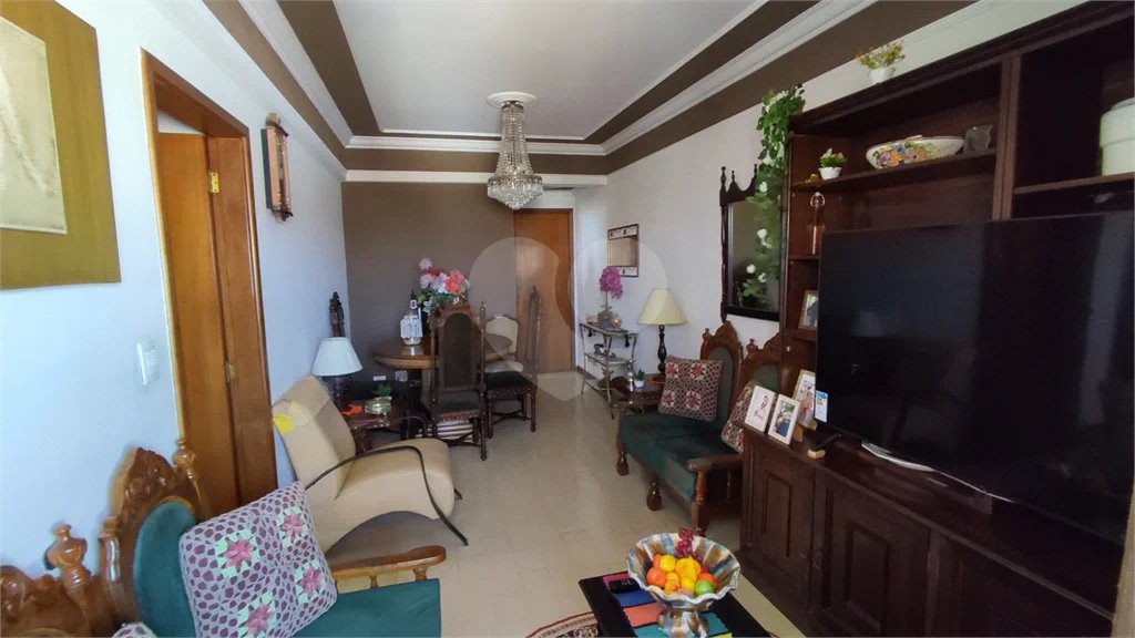 Vende-se apartamento de dois dormitórios no Edifício Marseille, no Centro de Piracicaba;