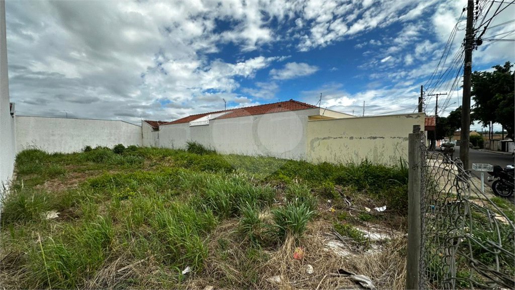 Terreno à venda em Jardim São João Batista, São Carlos - SP