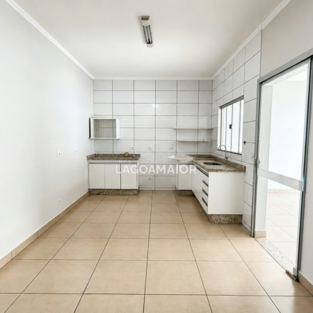 Casa para alugar com 3 quartos, sendo 1 suíte, no condomínio Recanto das Palmeiras, Três Lagoas - MS