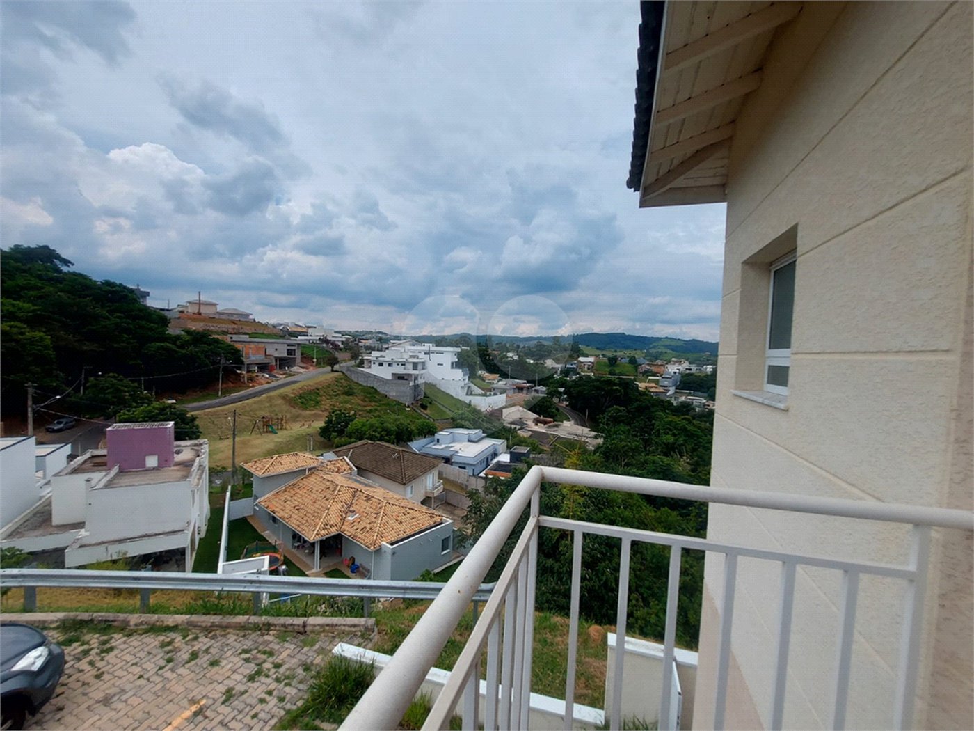 Sobrado à venda com 3 quartos, sendo 1 suíte, em Vila Omízollo, Louveira, SP
