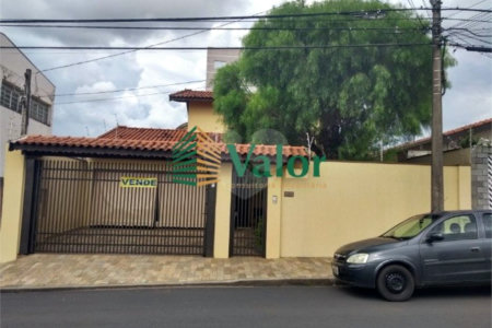 Sobrado á venda no Residencial Jardim Brasil