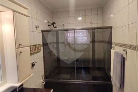 Casa com 300m² , 4 dormitórios , sendo 2 suítes , 5 vagas , à venda no bairro Curuçá , em Santo André.