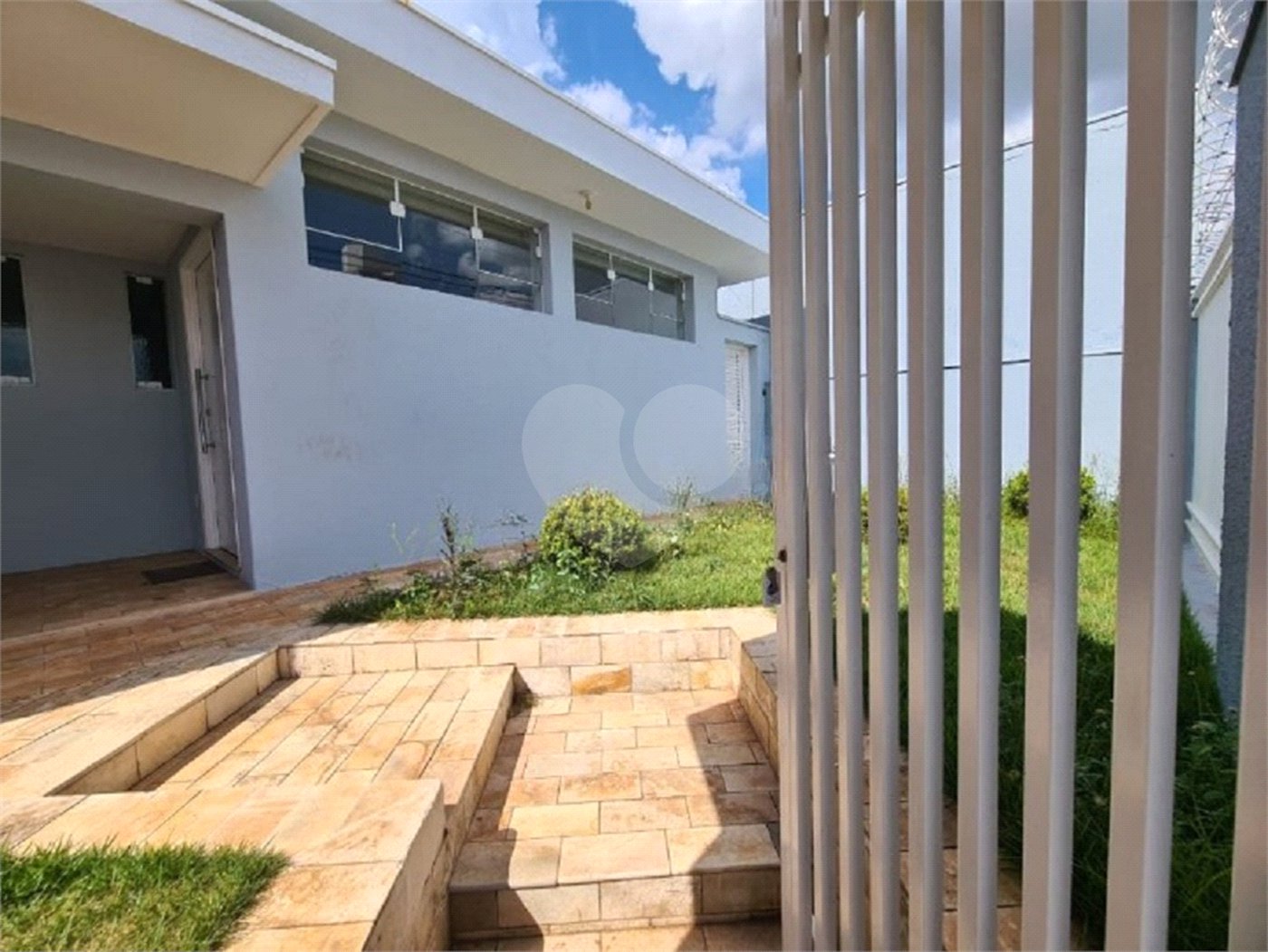 Casa à venda com 3 dormitórios, sendo 1 suite e ampla área de lazer no Jardim Brasil