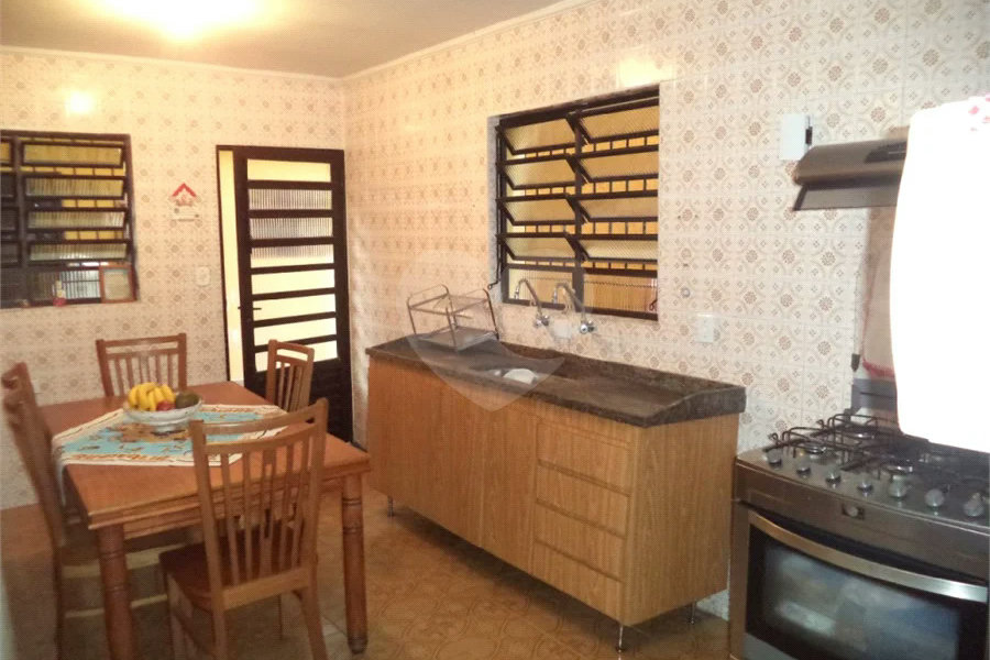 4 dormitórios, suíte no térreo e 2 vagas no Jardim Peri, próximo ao Horto Florestal!