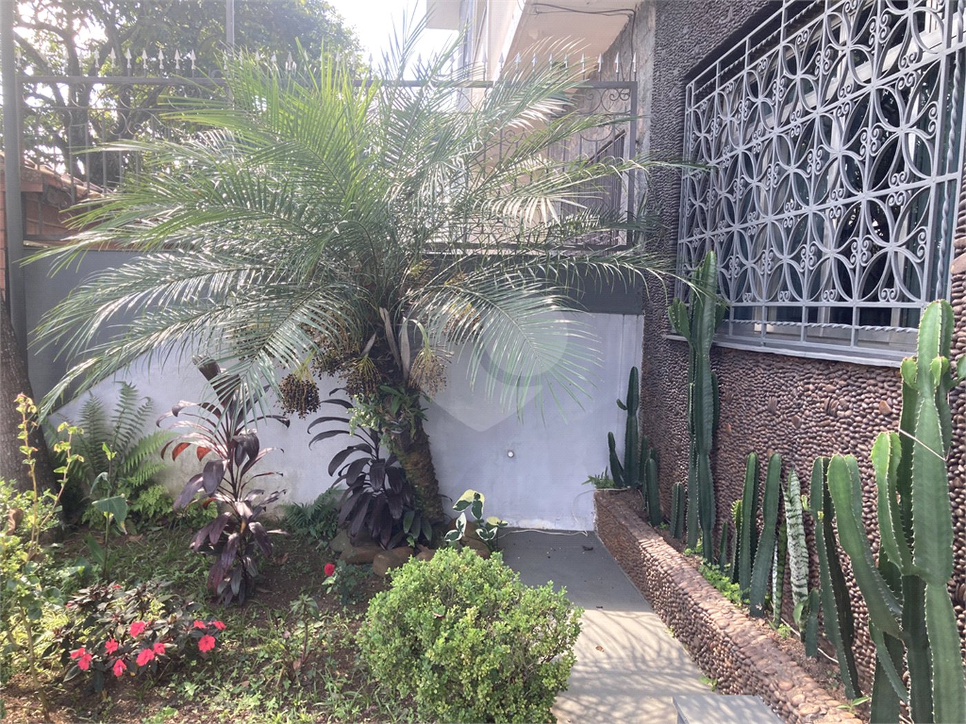 Casa com 4 dormitórios na Saúde.