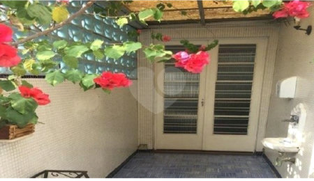 Sobrado à venda com 4 quartos em Mooca, São Paulo, SP