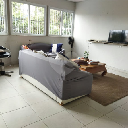 Vende Sobrado com 180m² - Vila Santa Catarina