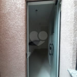 Apartamento com 37m2, 2 quartos, banheiro, sala, cozinha, quintal e 1 vaga de GARAGEM