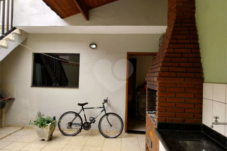 Casa com 324m², 4 dormitórios, sendo 1 suíte, 4 vagas, à venda no Jardim Las Vegas em Santo André.