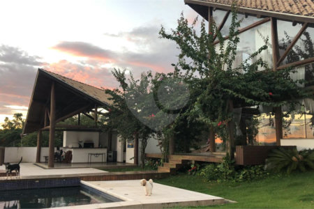 Mansão de Luxo em Louveira: Viva o Sonho no Condomínio Jardim Primavera