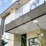 Indaiatuba - Condomínio Milano - Sobrado - 350 m² de terreno - 240 m² de área construída - 4 vagas de garagem, sendo 2 cobertas - Salas de estar e jantar integradas - 3 suítes com closet e varanda no pavimento superior - Escritório no térreo - Espaço gourmet com churrasqueira - Banheiro externo
