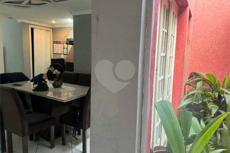 Sobrado a venda na Mooca, com 120m2, 2 dormitórios e 2 vagas - Estuda permuta.