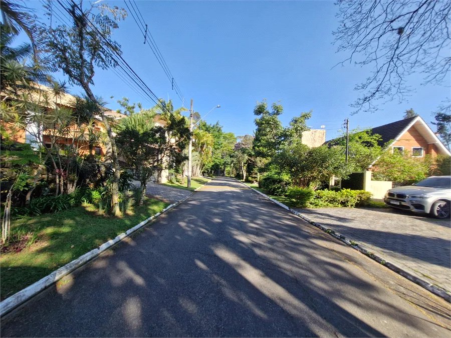 Casa à venda com 4 suítes no condomínio Villa Viana II, Cotia - SP