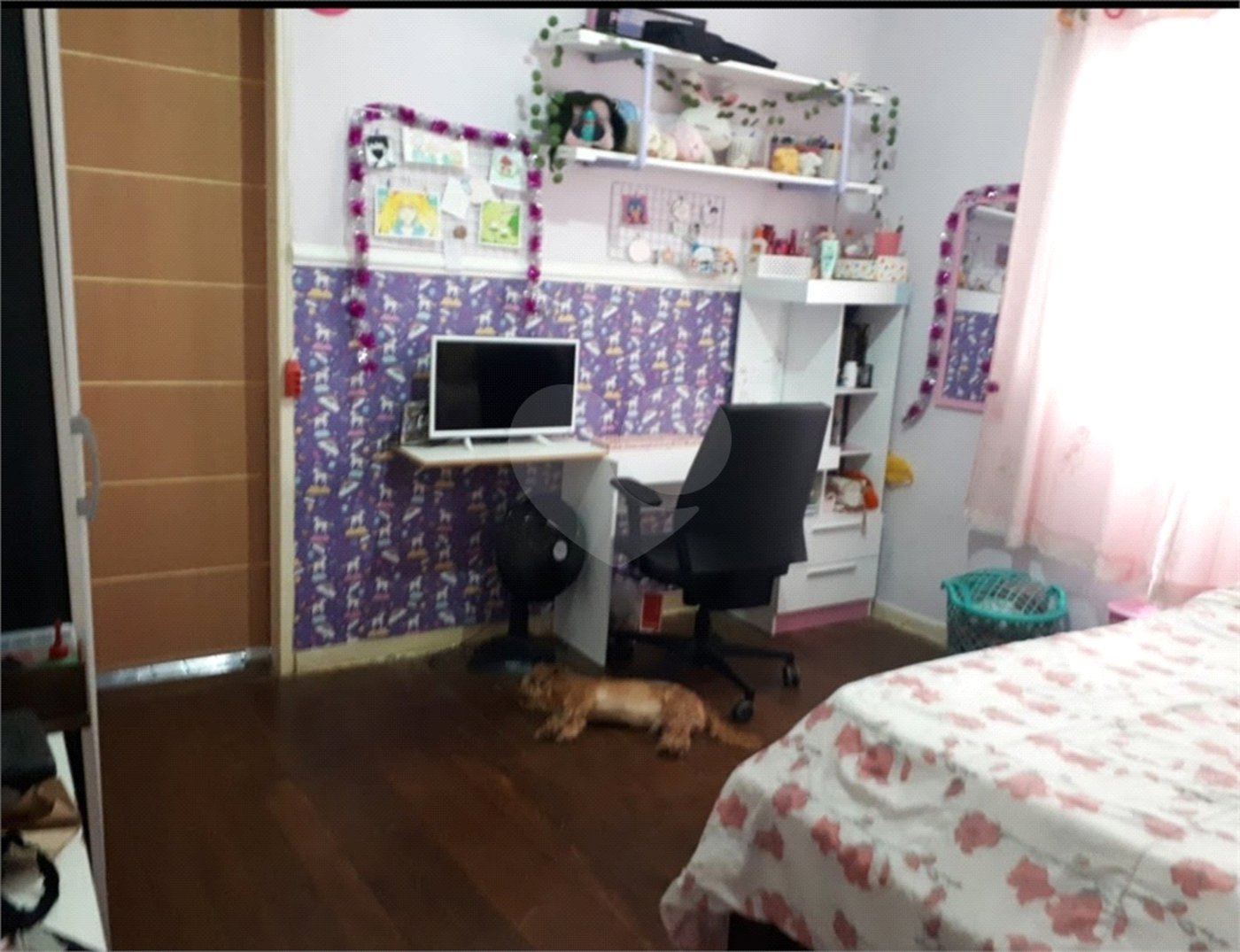 CASA A VENDA NO CENTRO DE SÃO JOSÉ DOS CAMPOS COM 4 DORMITÓRIOS, 2 SUÍTES, 2 VAGAS.