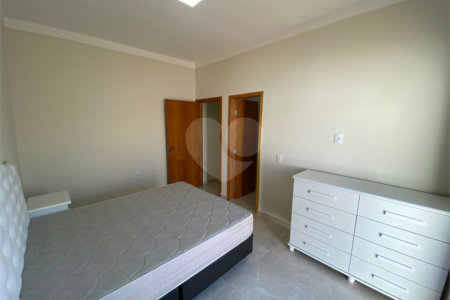 Casa térrea com piscina para venda no Residencial Arcoville