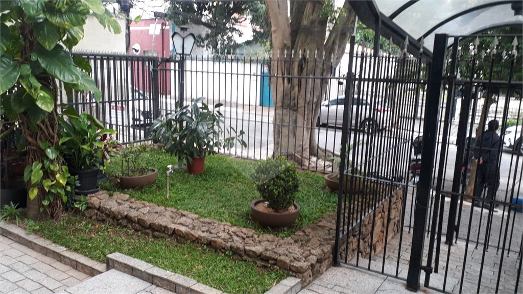 Venda apartamento 2 dormitórios, vaga de garagem fixa, lazer completo. Campo Belo. SP.