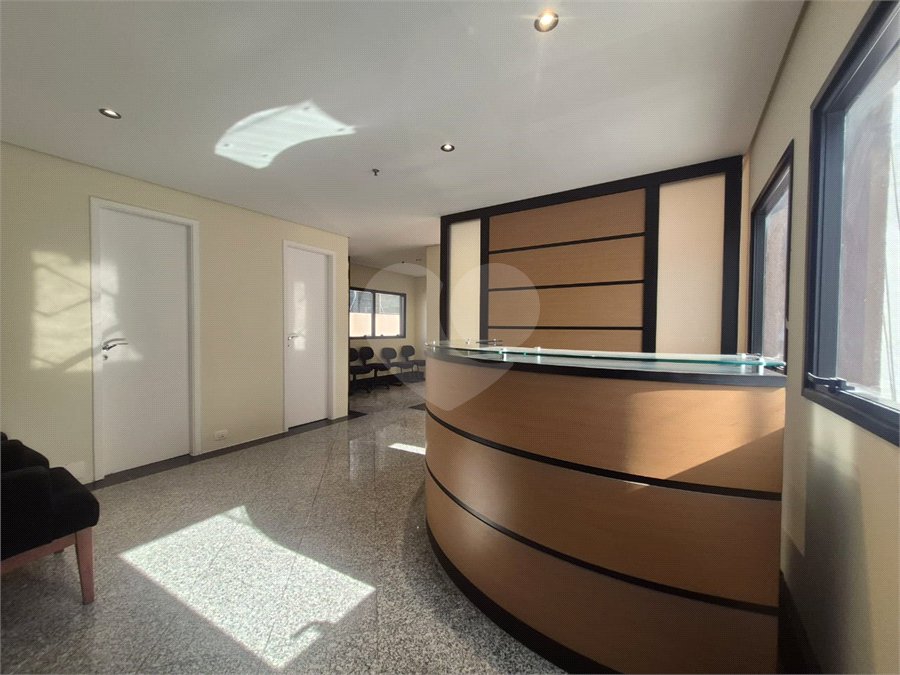 Conjunto comercial reformado na Cincinato Braga — 87 m², 2 vagas e a 1 quadra do Metrô Brigadeiro