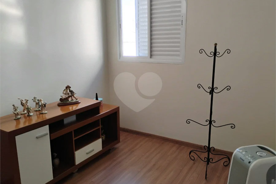 Vende-se apartamento no Jardim Aeroporto com 03 dormitórios