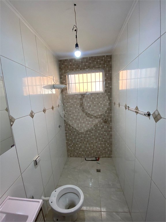 Casa térrea com salão comercial para venda no Santa Felícia.