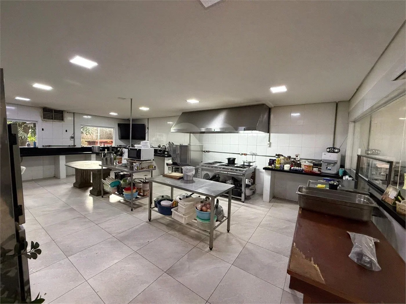 Chácara no Unileste, com espaço para eventos e cozinha industrial, na modalidade porteira fechada,