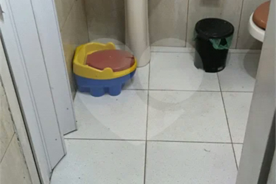 IMÓVEL COM SOBRADO + OUTRA CASA NO TERRENO, ÓTIMA PARA RENDA OU FAMÍLIA GRANDE