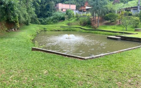 Vende-se chácara com lago Nazare Paulista com 3.000 m²