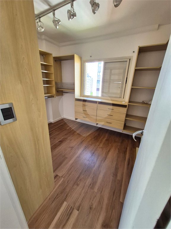 Apartamento para venda em Moema com 2 quartos, sendo 1 suíte, 1 vaga, 62 m²