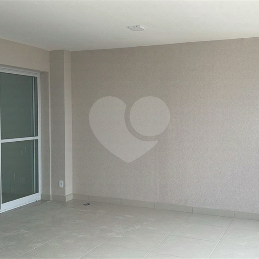Apartamento á venda no 31o. andar com 126,53m2 COM VISTA PANORÂMICA PERMANENTE para a SERRA DA CANTAREIRA E PAULISTA, com 3 suítes e 2 vagas, Condomínio Clube,próximo do metro Brás. Estuda Proposta