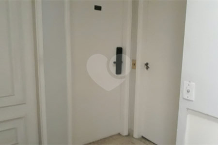 Venda apartamento 2 dormitórios, vaga de garagem fixa, lazer completo. Campo Belo. SP.