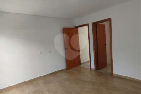 Sobrado à venda, 3 suítes, garagem, a 300 m do metrô Vila Matilde